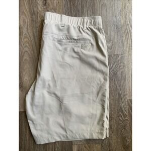 Under Armour Men's Golf Shorts Khaki Beige Heatgear Size 42 Performance Stretch